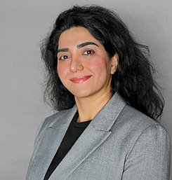 Frau  Farzaneh Mirzapour